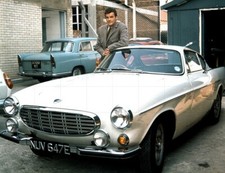 ROGER MOORE with White Volvo P1800 - 10" x 8" Colour Photograph THE SAINT 1960s