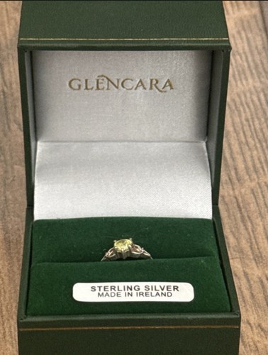 Size ring with peridot stone - size,