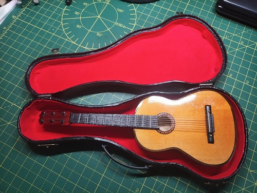 Miniature acoustic guitar 25 - miniature,