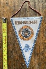 1972 LEEDS UNITED 'FA Cup Winners' Small Football PENNANT. 14cm x 9cm. Excellent