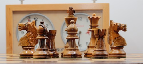 Staunton type chess - set, henri