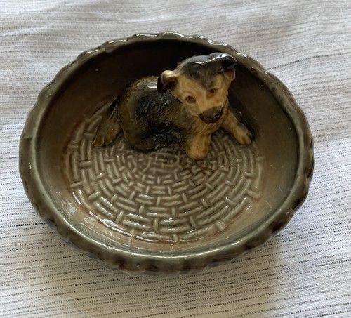 Wade pottery puppy dog - pottery., in