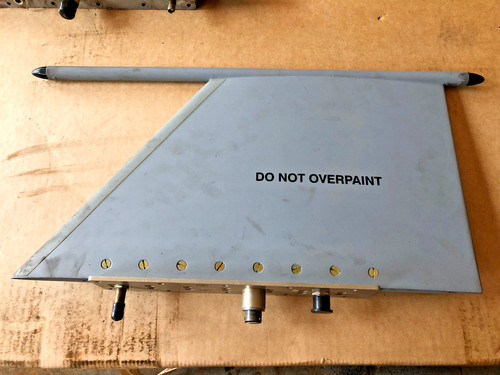 Aircraft chelton com antenna - aircraft, a