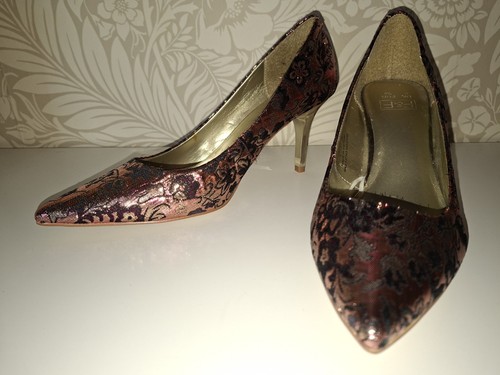 And court shoes size 5 - and,