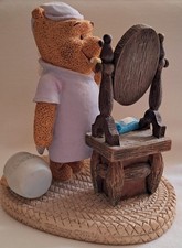 Simply Pooh - Hunny Makes Your Mouth Feel Funny Figurine VGC