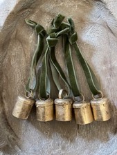 5 VINTAGE NKUKU STYLE BRASS GOLD COLOUR HAND CRAFTED INDIAN COW BELLS RIBBON