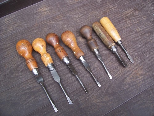 Bundle old wooden handled - old,