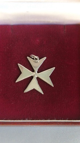 Vintage maltese cross pendant - vintage,