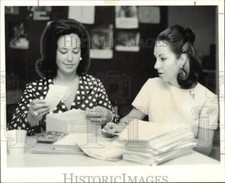 1971 Press Photo Mmes. Richard