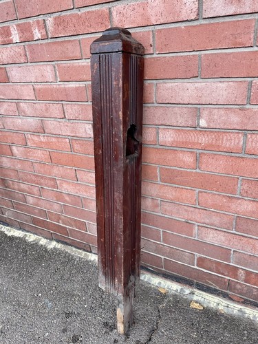 Antique fluted corner - fluted,