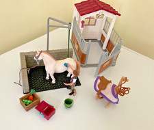 Schleich Washing Area Playset 42438 with  Horse Stall Free UK Postage