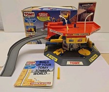 Tomy TYRE SERVICE STATION Tomica World BOXED Plastic VINTAGE Garage No:1402 RARE