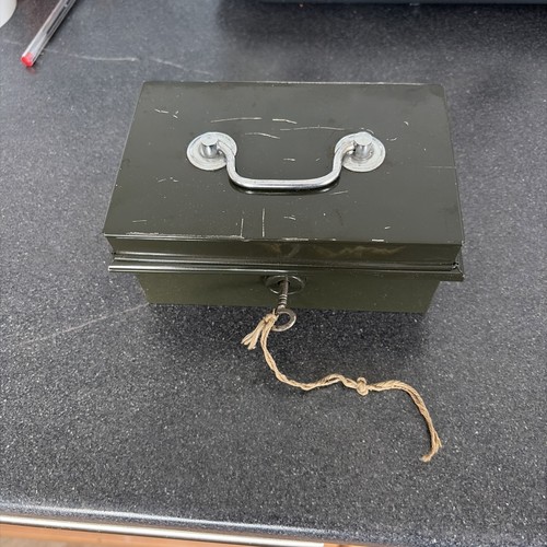 Vtg metal cash box lockable - box,