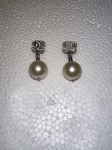 Chanel gold tone pearl - tone, crystal