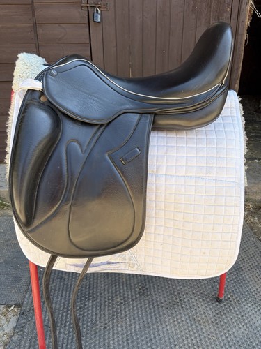 Aiverluxe 17in dressage - as,