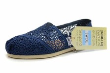 TOMS Authentic Crochet Womens