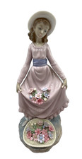 Lladro Figurine "Flowers in
