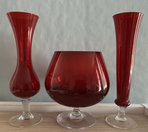 Ruby red art - glass, bud