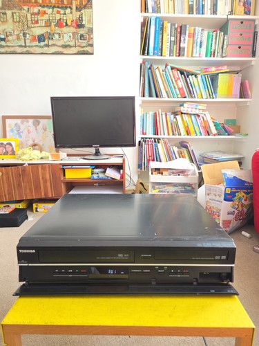 Toshiba dvr19dtkb2 dvd vhs - toshiba,