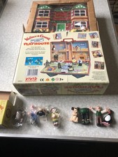 wallace & gromit brand new playhouse and 1 set of figures + 4 others.