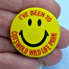 Vtg OG 60's COTSWOLD WILDLIFE PARK Burford Smiley Face Railway Reptile Badge 525