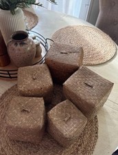 Nesting square seagrass