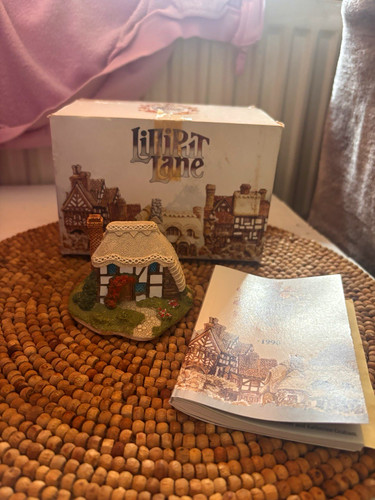 Lilliput lane strawberry - lilliput,