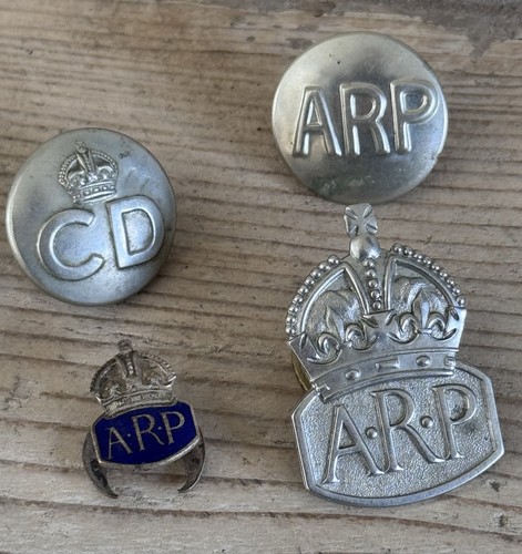 Ww2 lapel pin badges - pin, raid