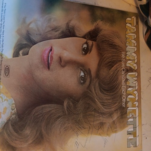Signed tammy wynette vinyl - wynette,