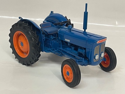 Scale universal hobbies - 1/16,