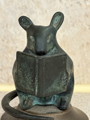 Bronze mouse reading - reading, news