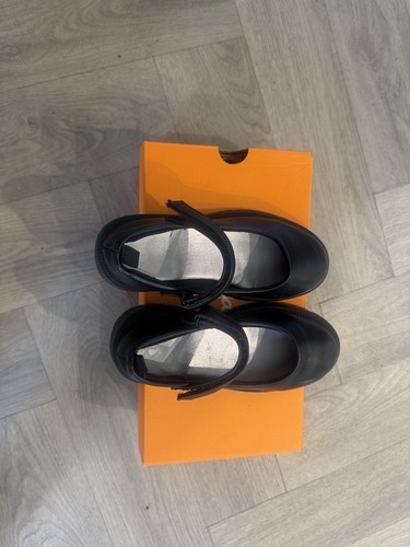 Black school shoes - black,