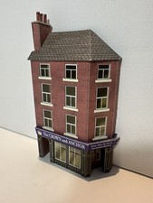 Metcalfe -  Low Relief Pub  - OO Ready Built Card Kit - The Crown & Anchor