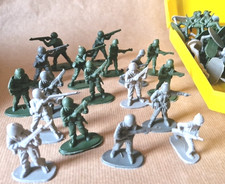 Box of 80 Toy Soldiers Green