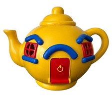 Vintage Bluebird Toys Big Yellow Teapot  No Figures -or Items 1981 Clean and VGC