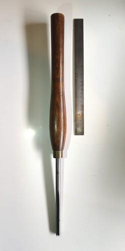 Long woodturning gouge