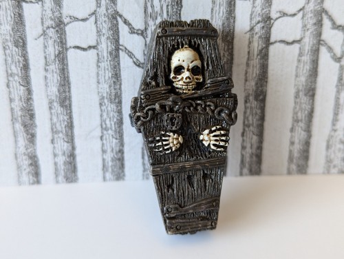 Coffin with skeleton 32 - coffin,