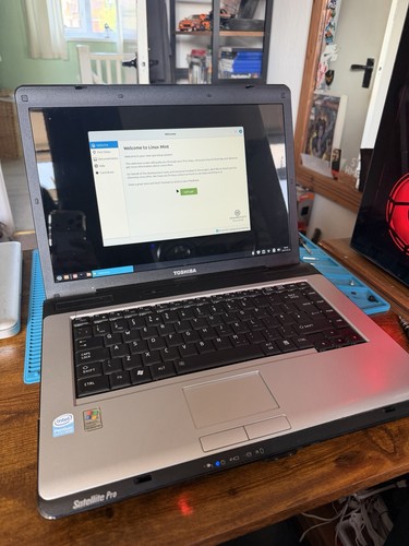 Retro toshiba satellite - retro,