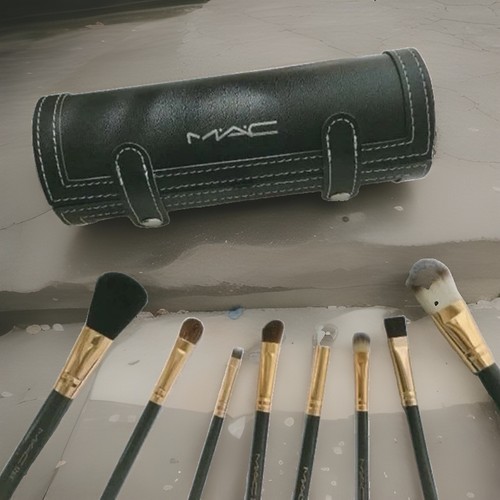 New mac cosmetics makeup brush - new,