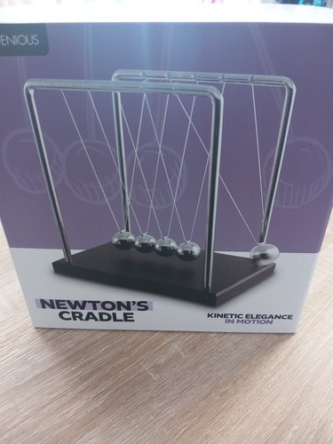 Newtons cradle desk - newtons,