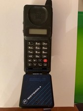 MOTOROLA MICRO TAC CLASSIC FLIP PHONE. 1980'S?