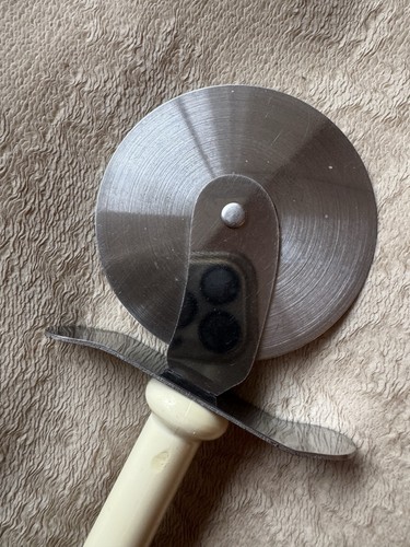 Pizza cutter immaculate - pizza, cutter,