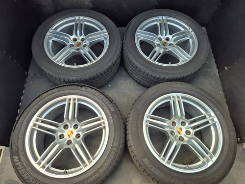 Genuine porsche macan - 4x,