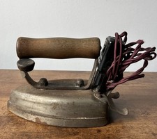 Vintage Cosmos Plug In Clothes Iron 200V, 550W