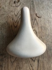 vintage white Raleigh saddle