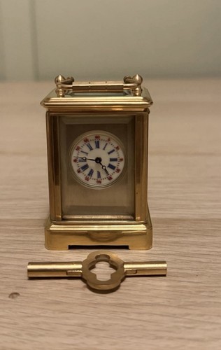 Bronze miniature carriage