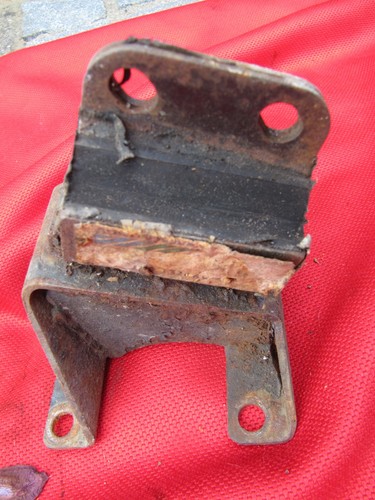 Triumph gt6 engine mount - rh,