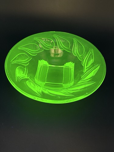 Art deco uranium - deco, centrepiece