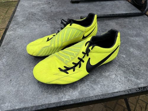 Nike football boots size - t-90,