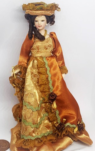 Dolls house victorian - dolls, in